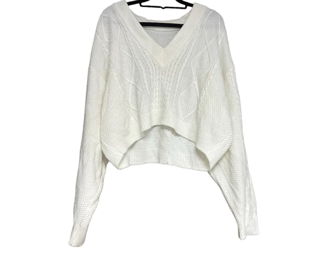 화이트 브이넥 케이블 니트 스웨터 상품이미지1