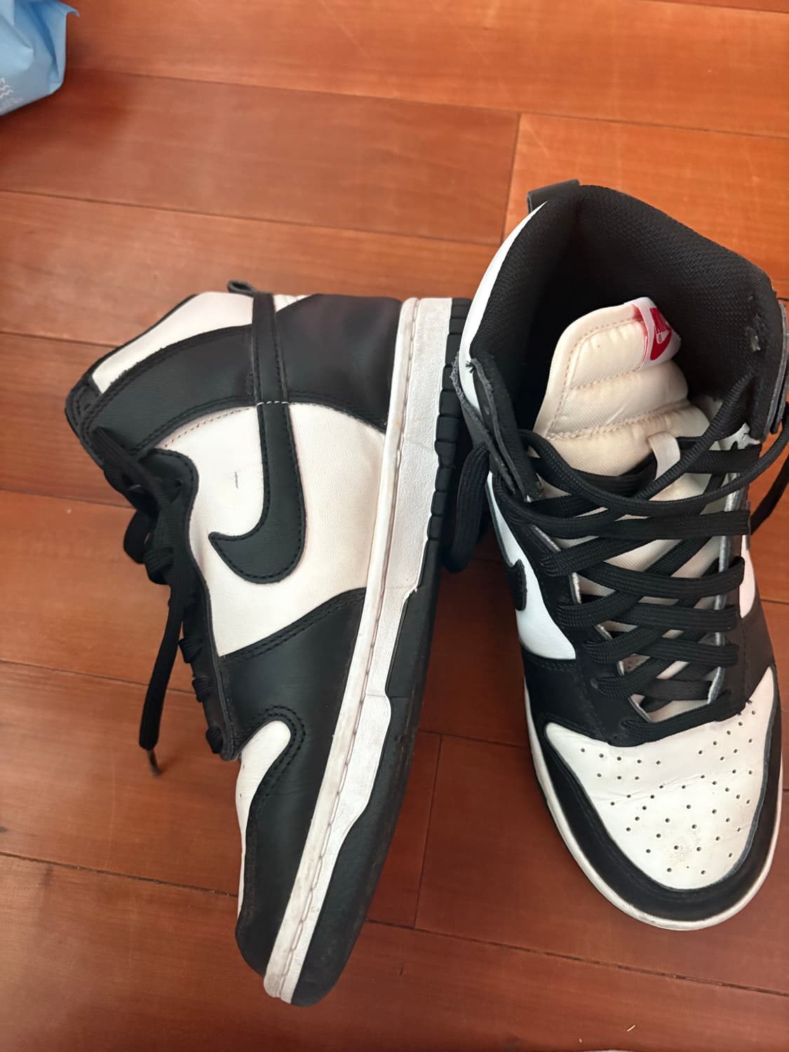 나이키 덩크 하이 범고래 블랙/화이트 색상 상품이미지2