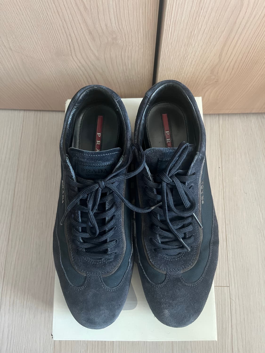 프라다 플랫 스웨이드 스니커즈 상품이미지2