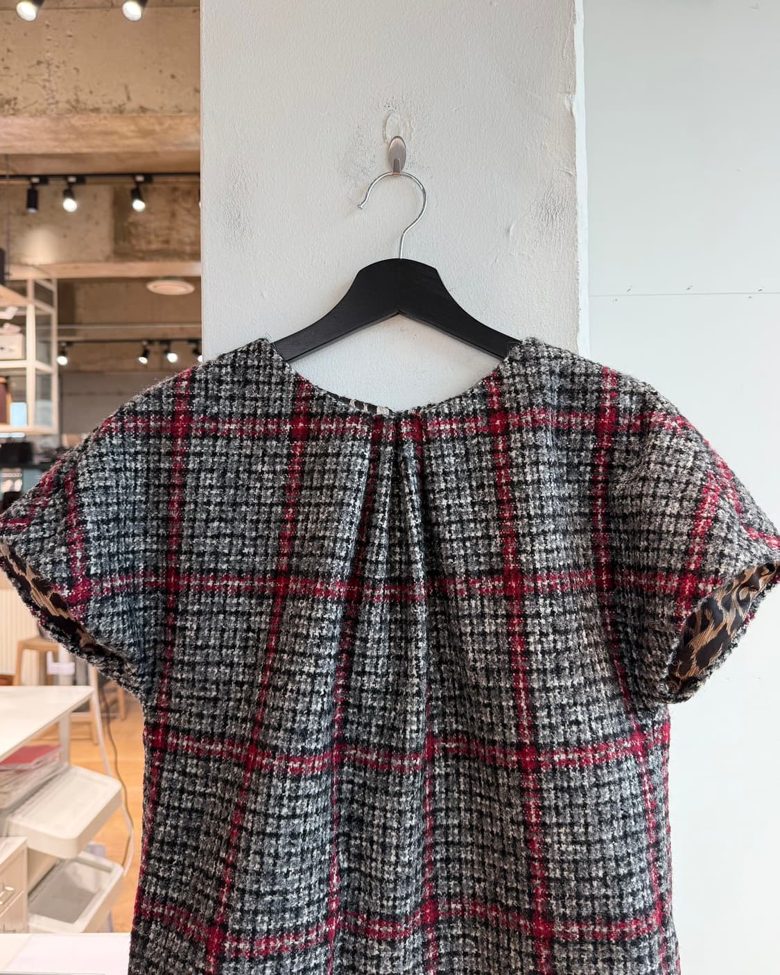 돌체앤가바나 그레이 체크 트위드 하프티 상품이미지3