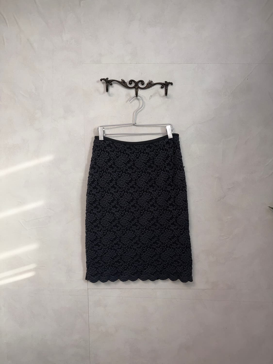 Charcoal oriental floral lace midi skirt 상품이미지3