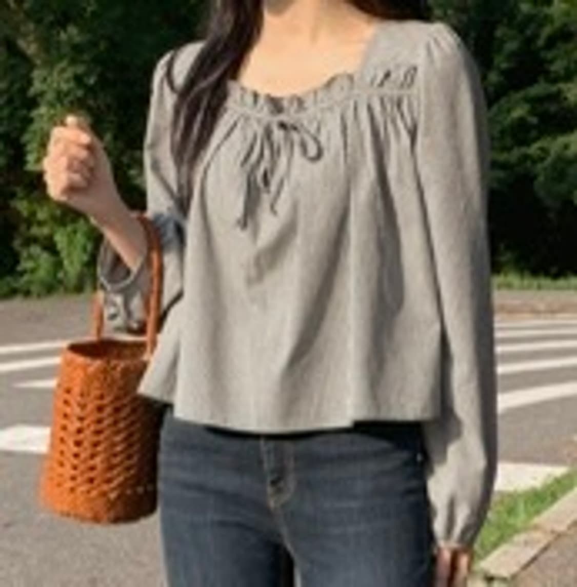 (새상품, 미착용) 98도씨 스팅 스퀘어넥 크롭 블라우스 블랙체크 봄옷 상품이미지1