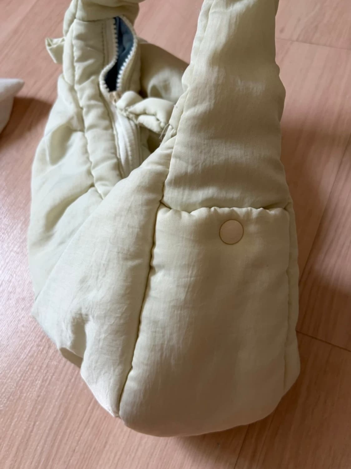 헤이그 덤플링 백 스몰 크림 상품이미지5