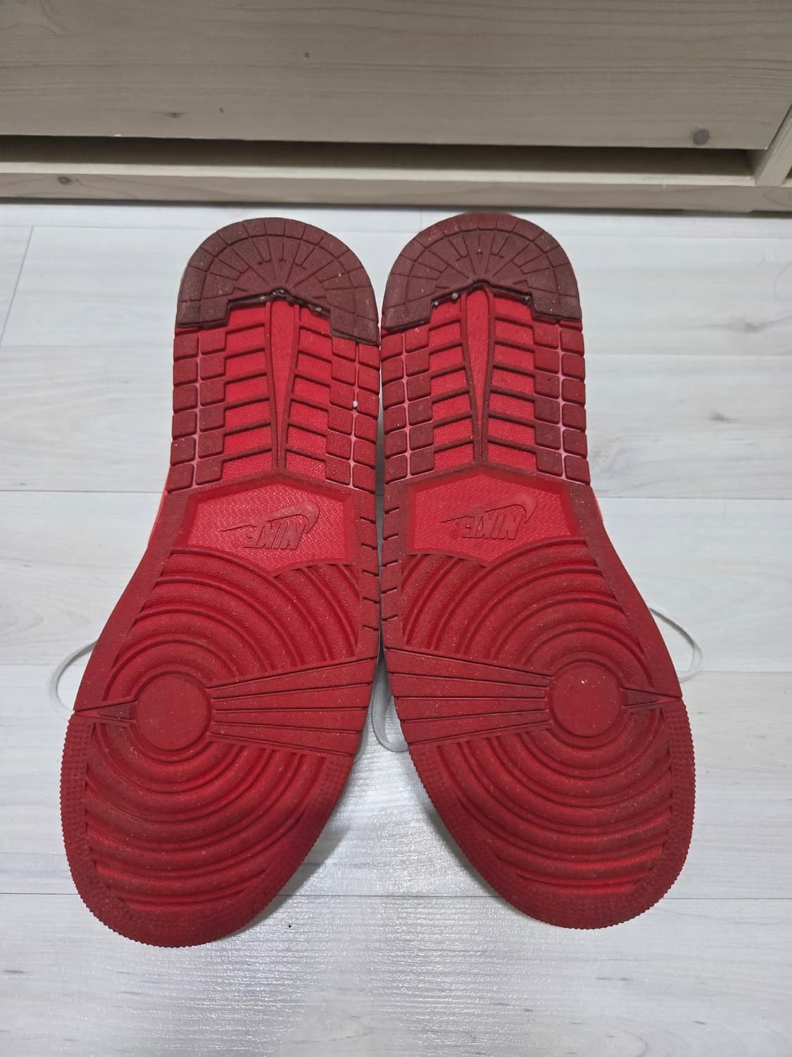 조던 1 레트로 로우 OG 유니버시티 레드 275 상품이미지8