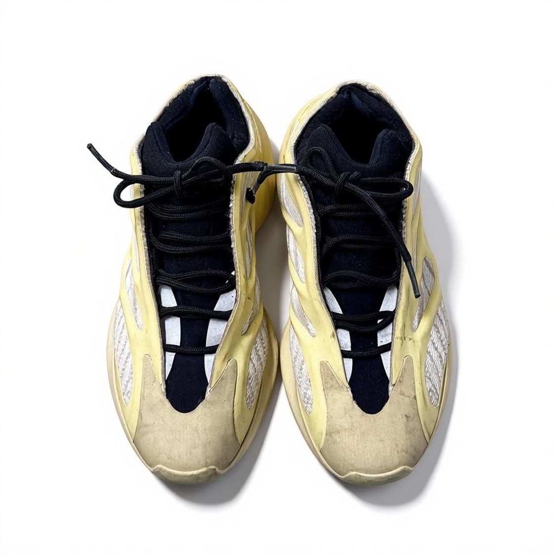 아디다스 이지부스트 700 V3 아자엘 스니커즈 260 상품이미지1