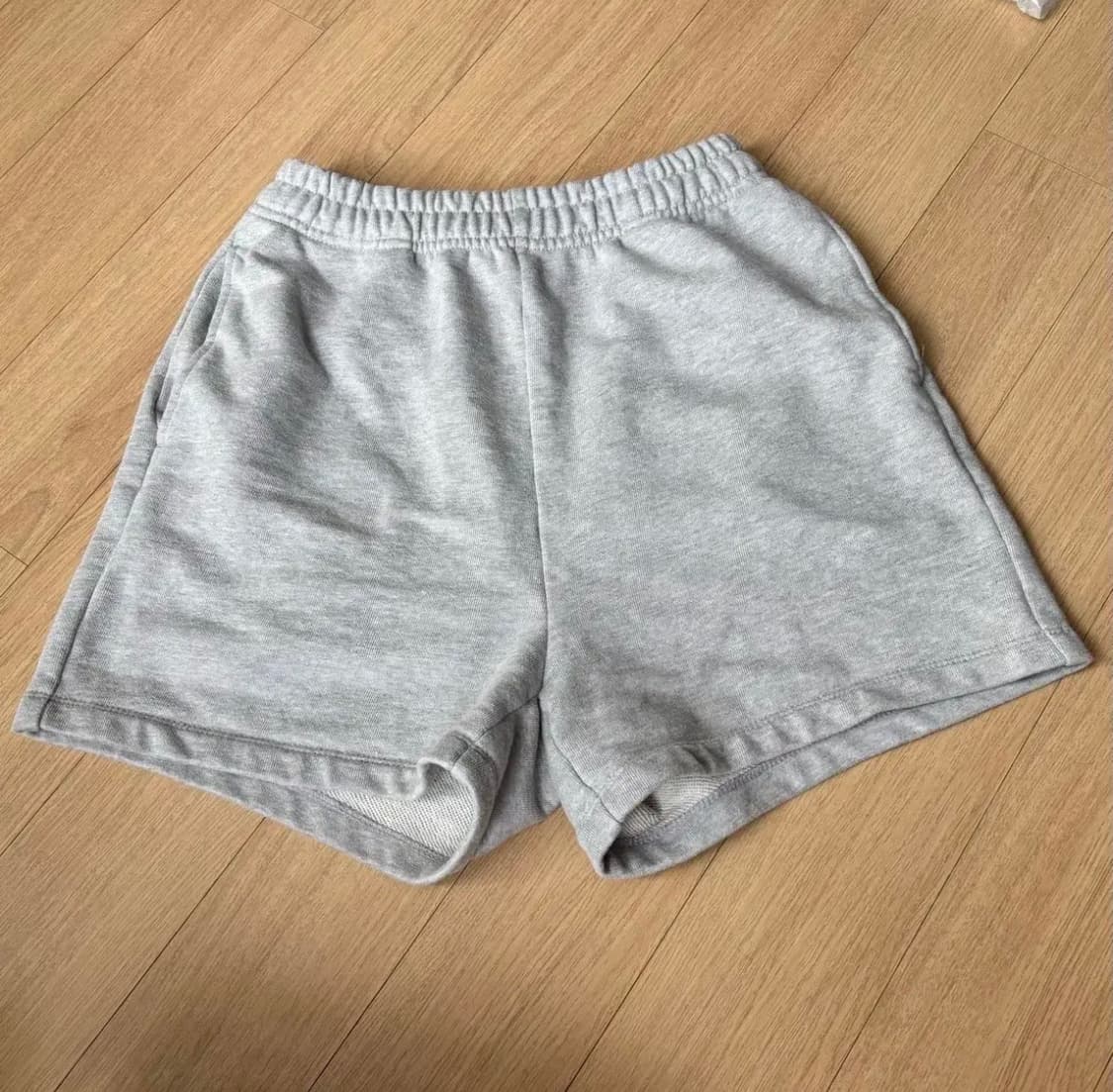 무신사 스탠다드 우먼 우먼즈 스웨트 쇼츠 미디엄 그레이 xs 반바지 팬츠 상품이미지1