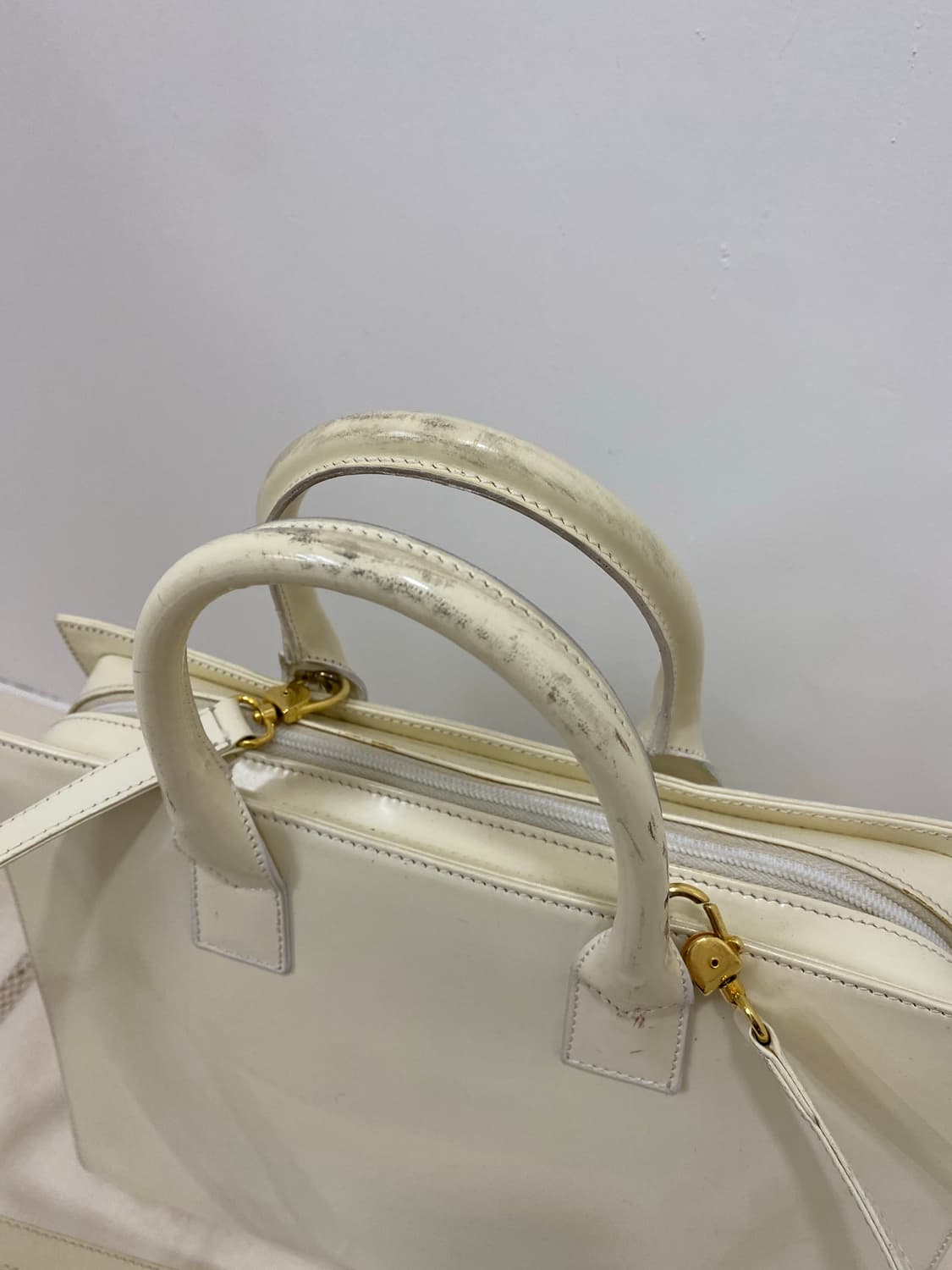 GIVENCHY 아이보리 에나멜 송치 토트&숄더백 상품이미지10