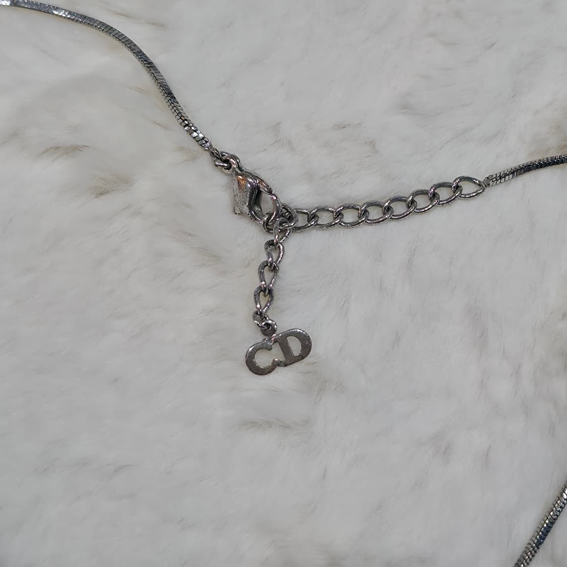 디올 트로터 dior 로고 플레이트 블랙 실버 목걸이(남녀공용) 상품이미지4
