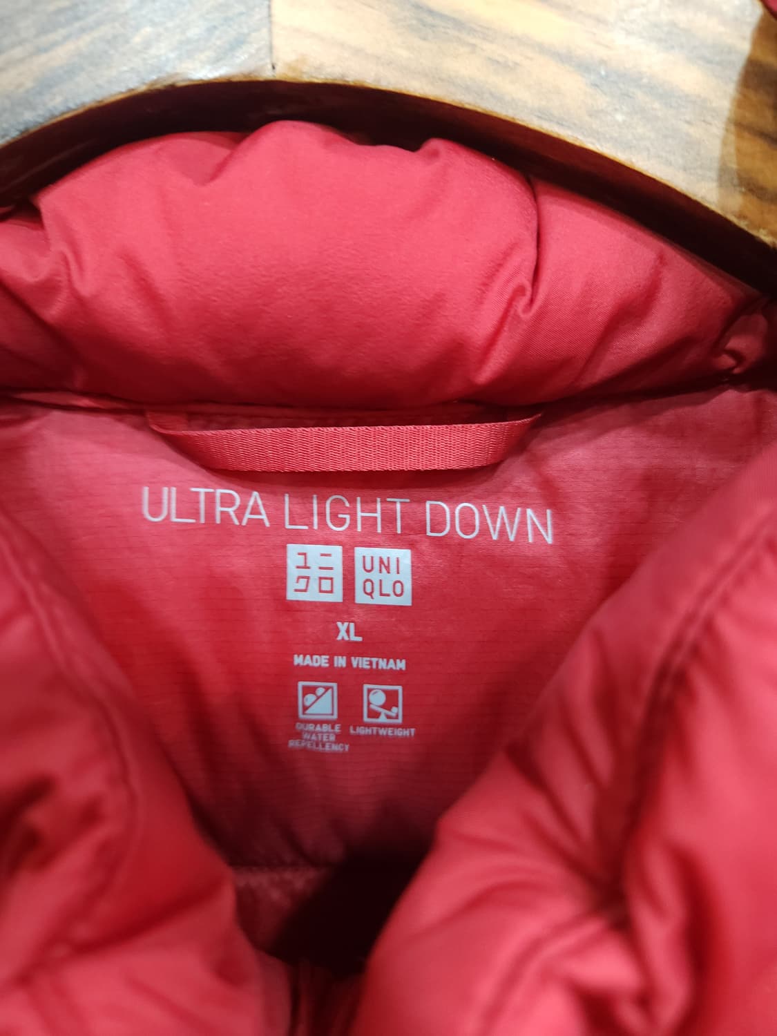 유니클로 울트라라이트 오리털 경량 패딩 
​
 상품이미지2