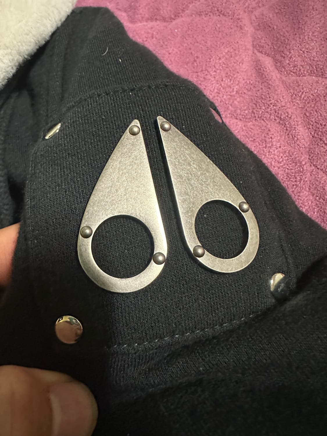 무스너클 버니스웨터 새상품급 백화점판 판매합니다 상품이미지5