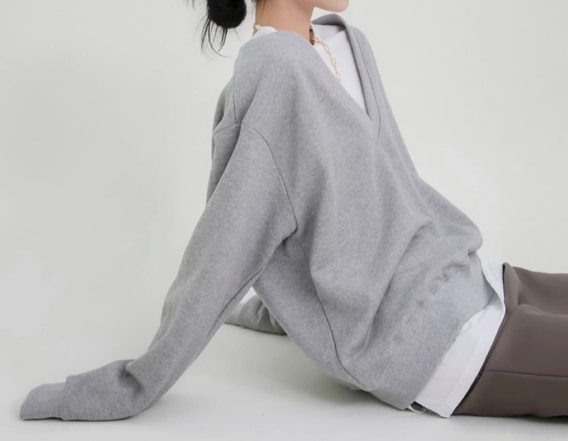 브이넥 맨투맨 그레이 애프터먼데이 블랙업 상품이미지4