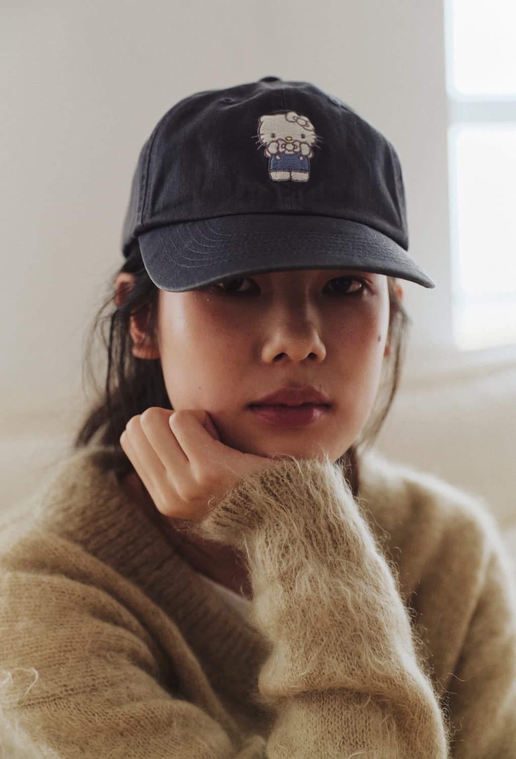 파르벵 x 헬로 키티 워시드 엠브로이디드 볼캡 차콜 상품이미지2
