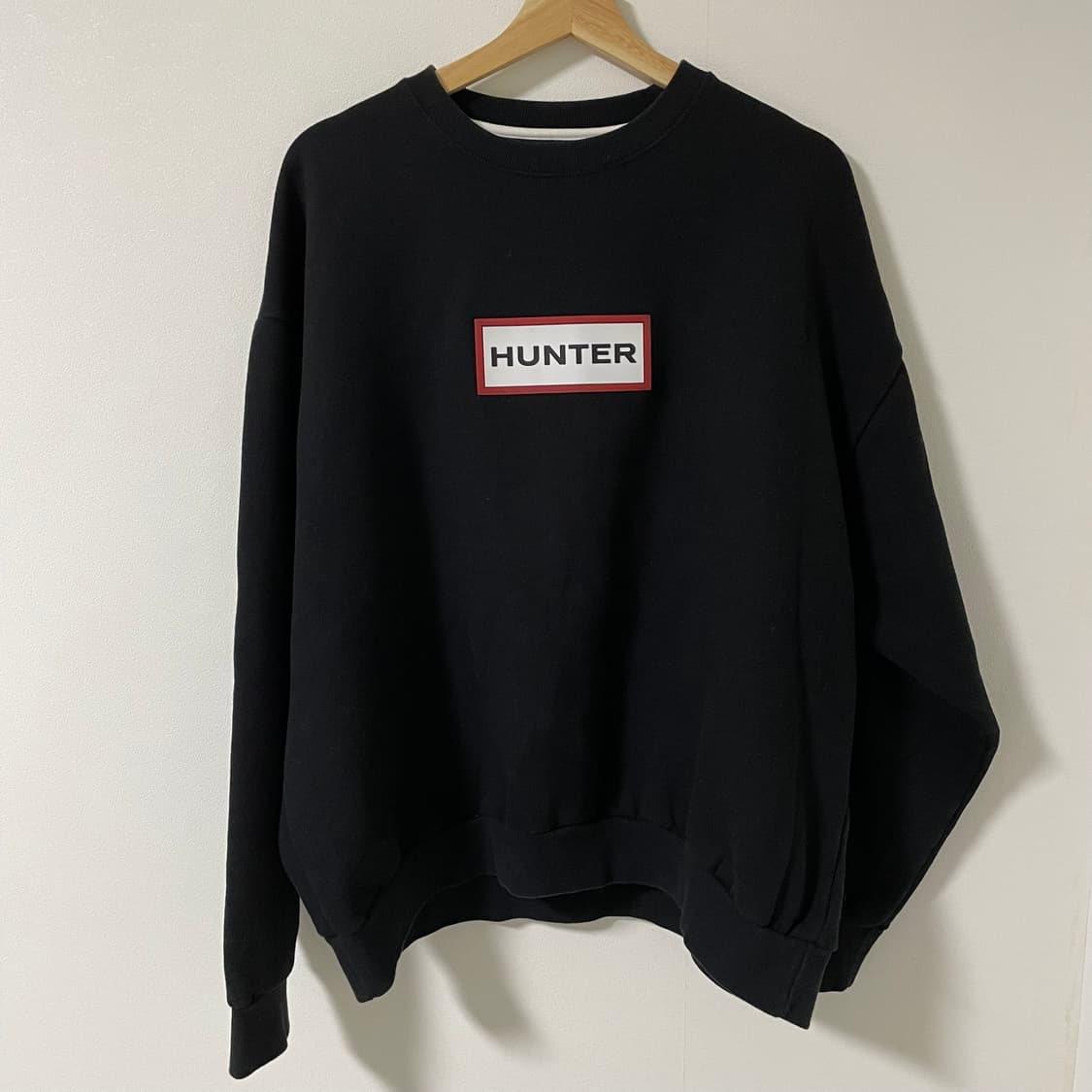 헌터 기모 맨투맨 블랙 상품이미지1