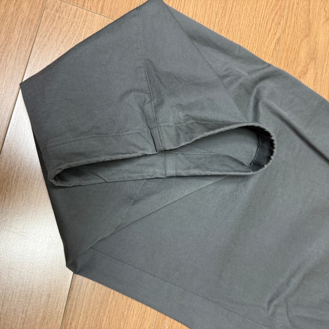 해칭룸 딥플리츠 팬츠 차콜 3사이즈 상품이미지4