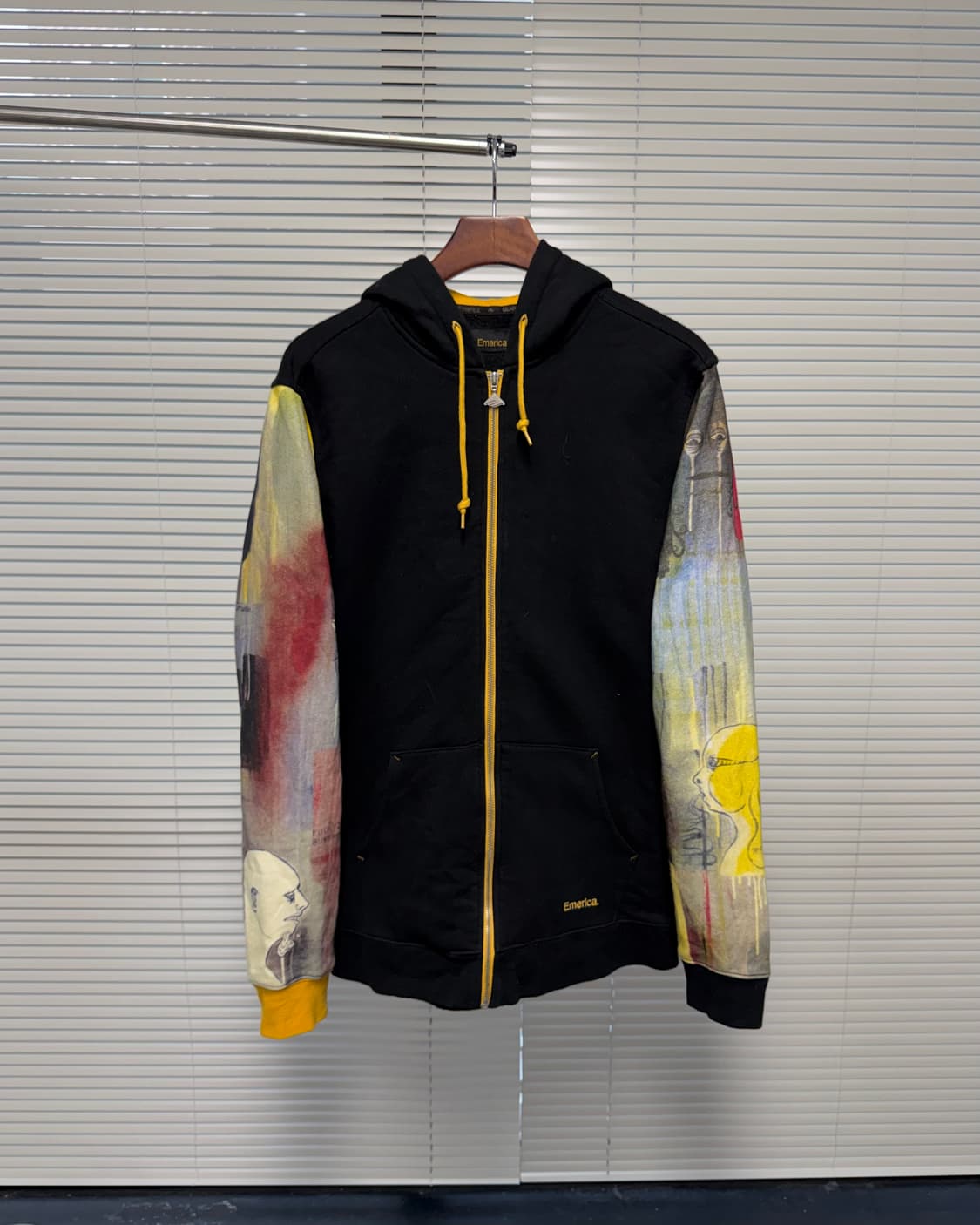 emerica 아트 슬리브 후드집업 상품이미지1