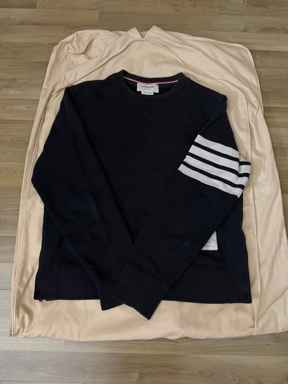 톰브라운 맨투맨 네이비 3size 상품이미지1