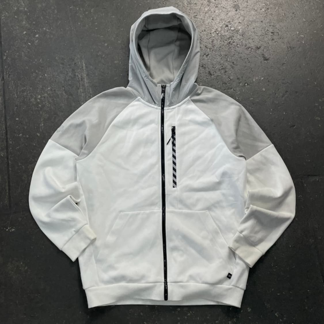 100 데상트 후드집업 상품이미지1