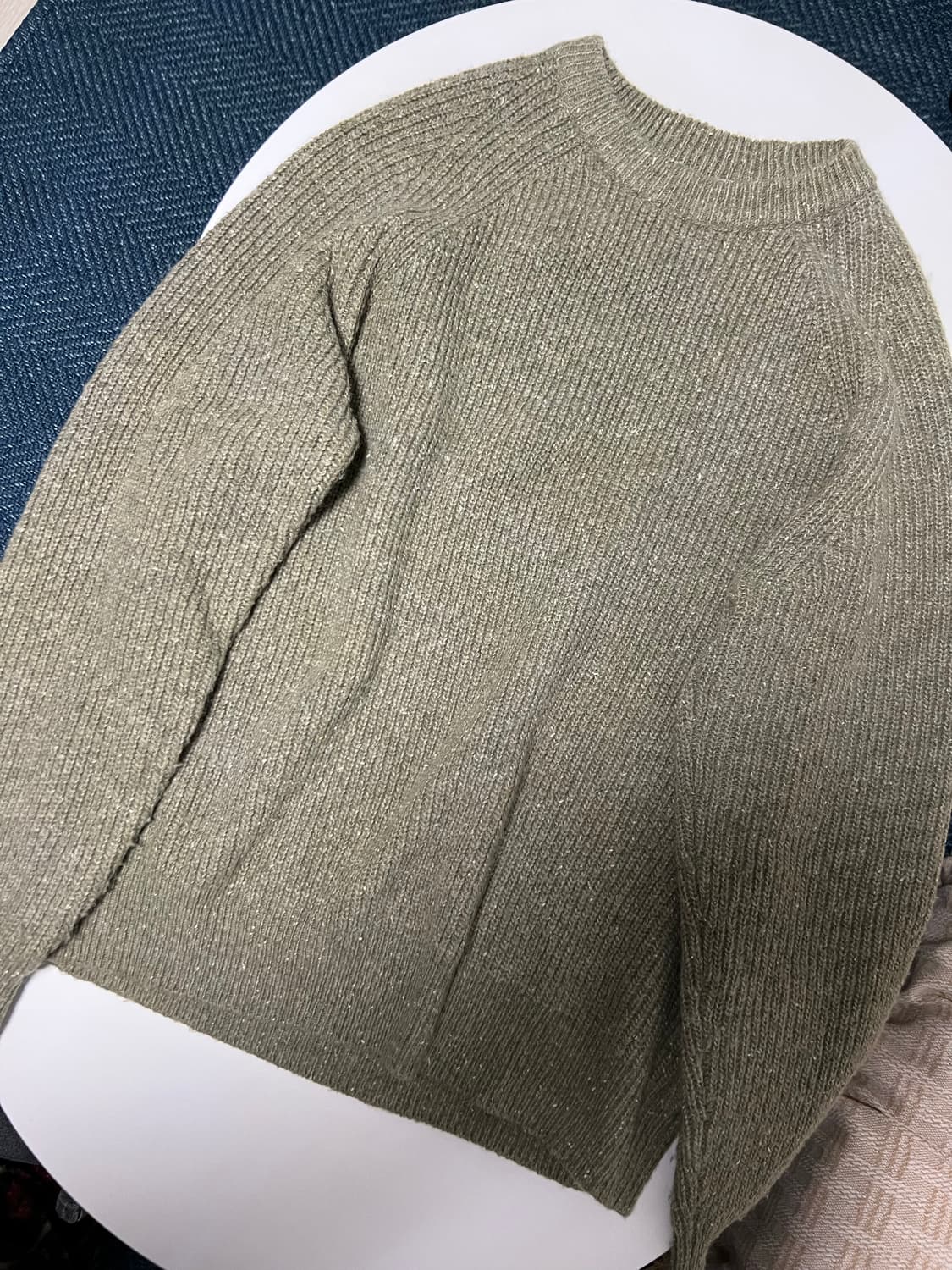 에잇세컨즈 라운드넥 니트 카키 L 상품이미지1