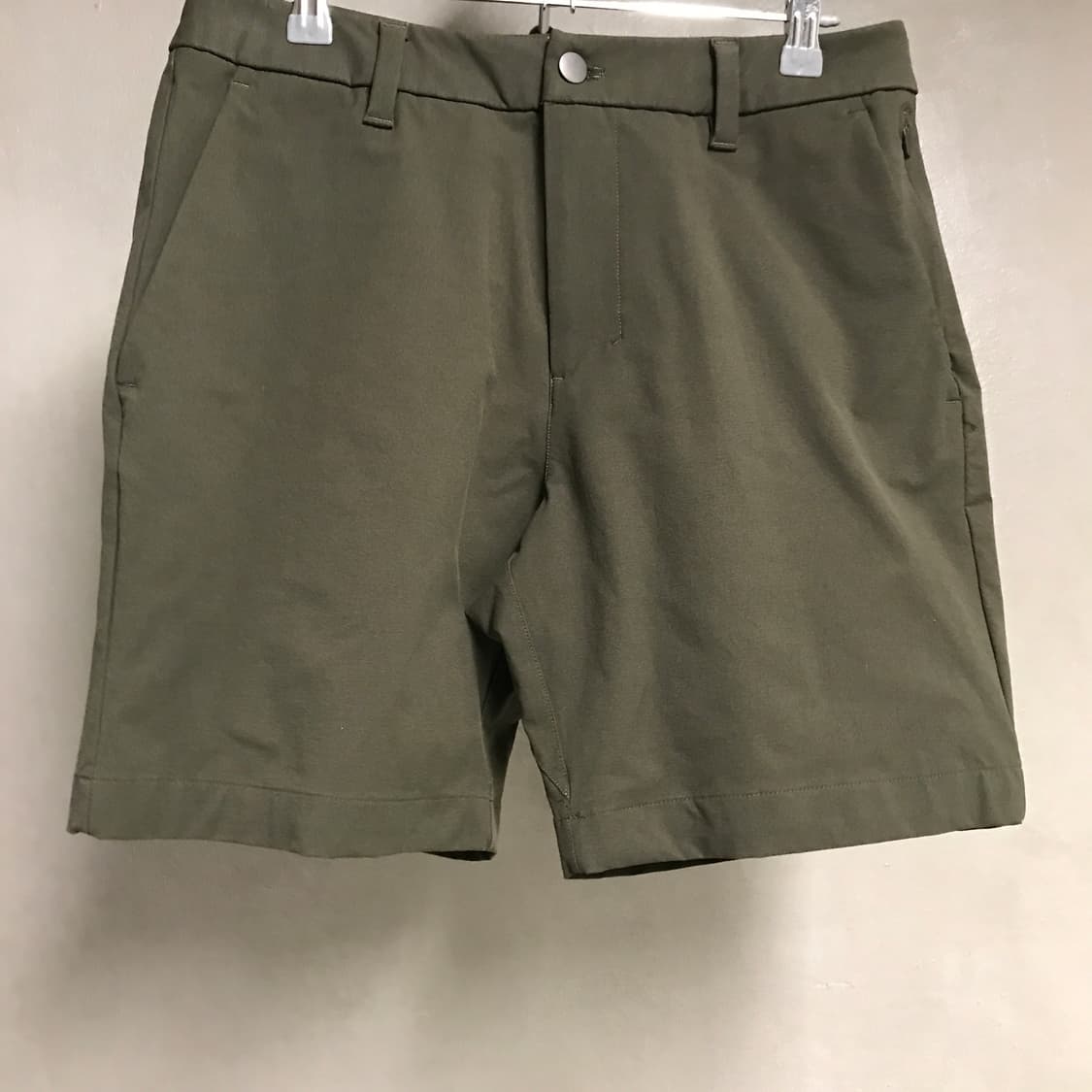 룰루레몬 카키 반바지 30 상품이미지3