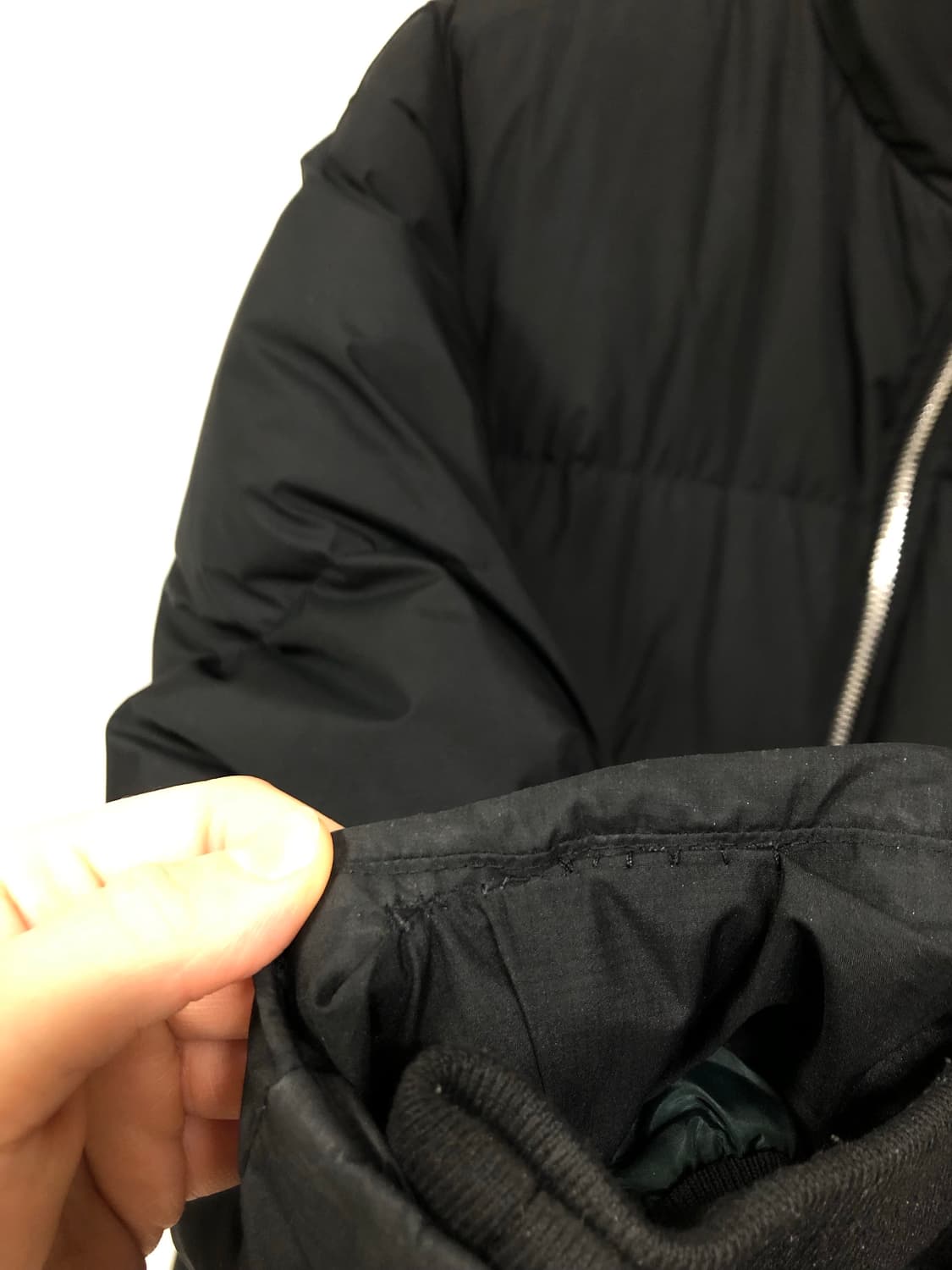 캘빈클라인 오버핏 덕다운 푸퍼 숏패딩 _ 남녀공용 _ 블랙/그린 상품이미지10