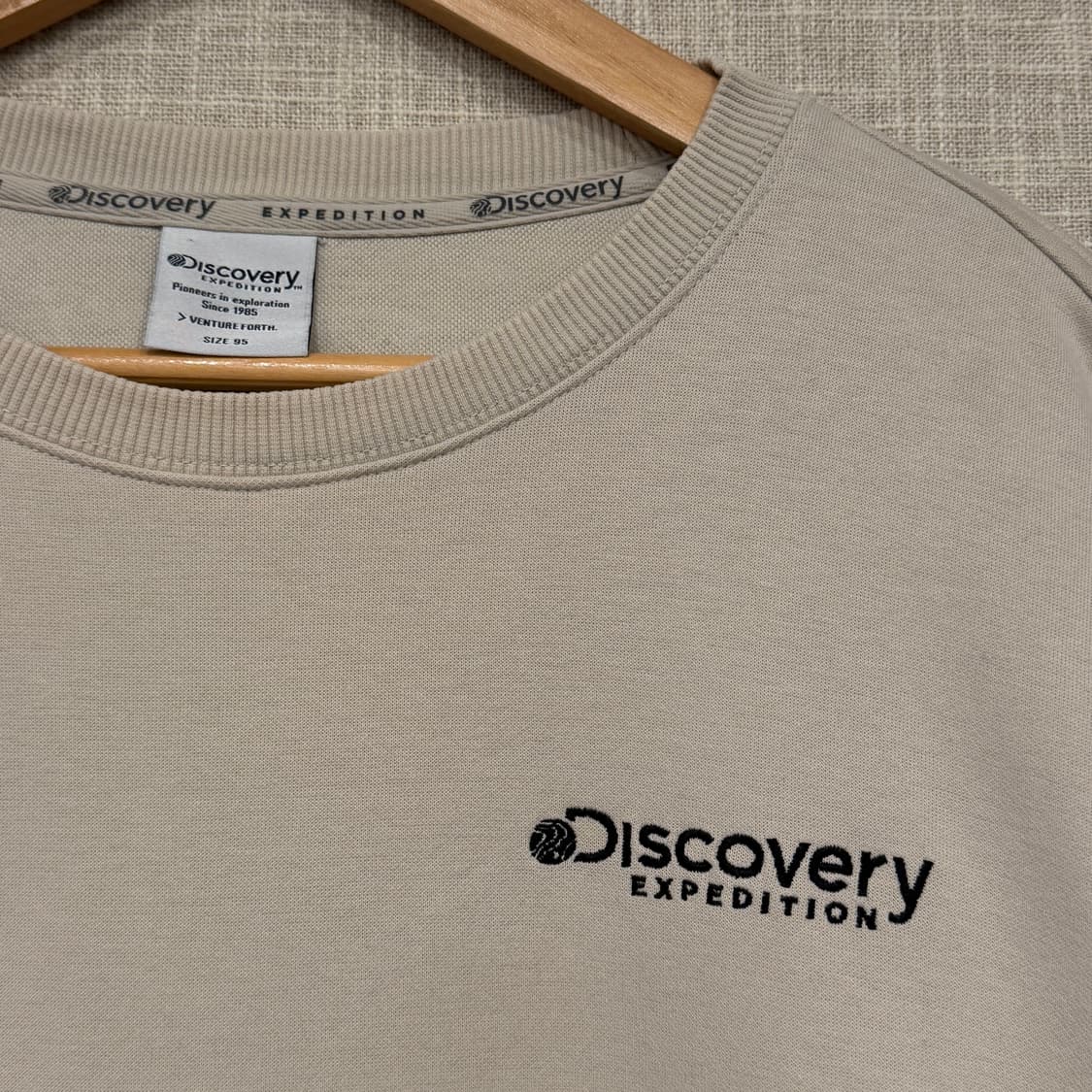 디스커버리 스몰로고 맨투맨 스웻셔츠 M 베이지 상품이미지2