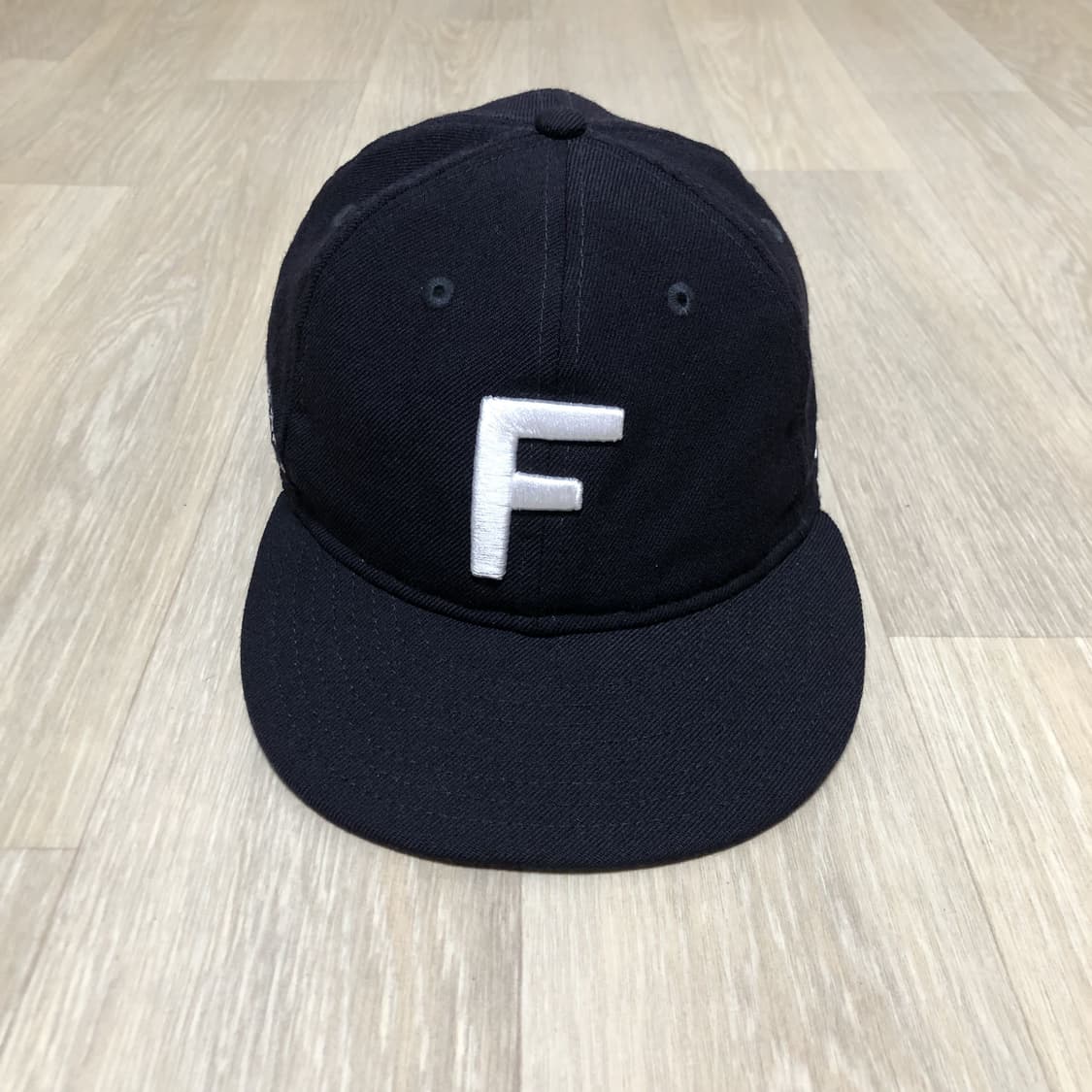 (59.6 cm) 뉴에라 X 페이스오카 F 로고 59피프티 모자 네이비 상품이미지1