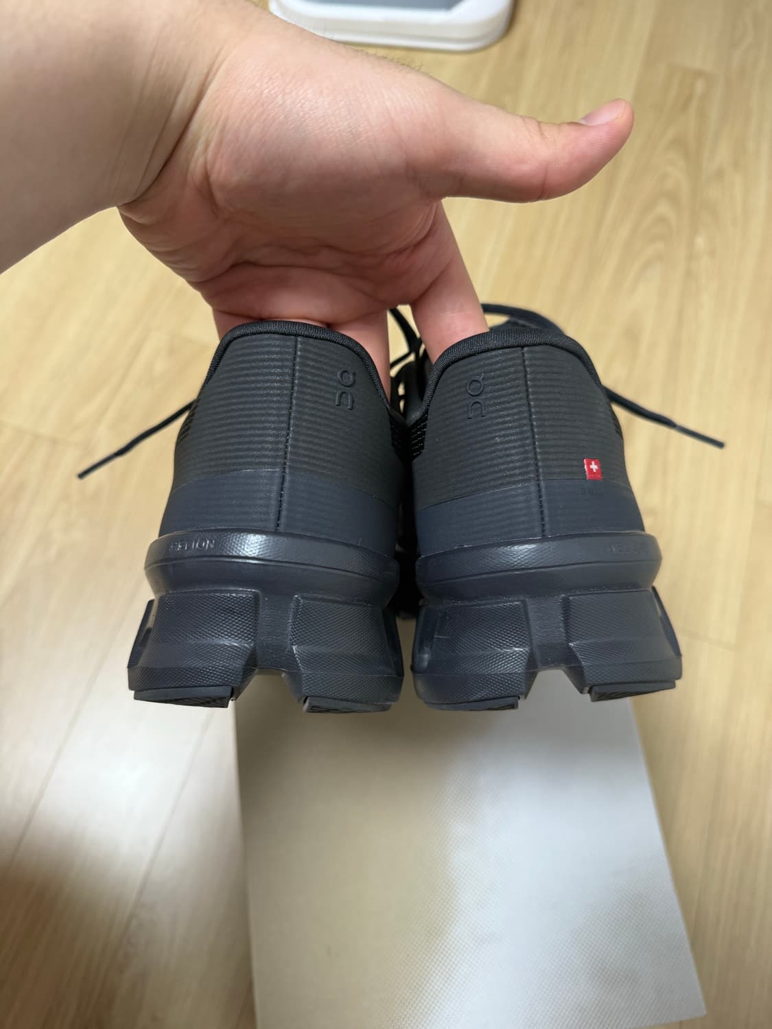 (마지막 가격)온러닝 클라우드몬스터 보이드 올블랙 280사이즈 상품이미지8