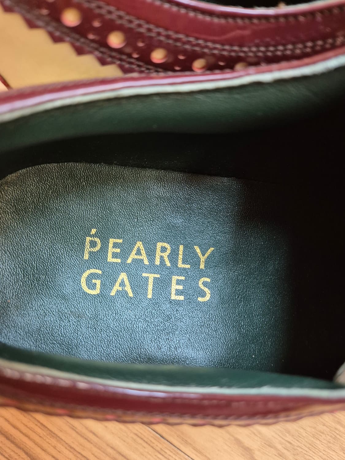 Pearly Gates 골프화 270mm 사이즈입니다.

버건디와 크림색 상품이미지3