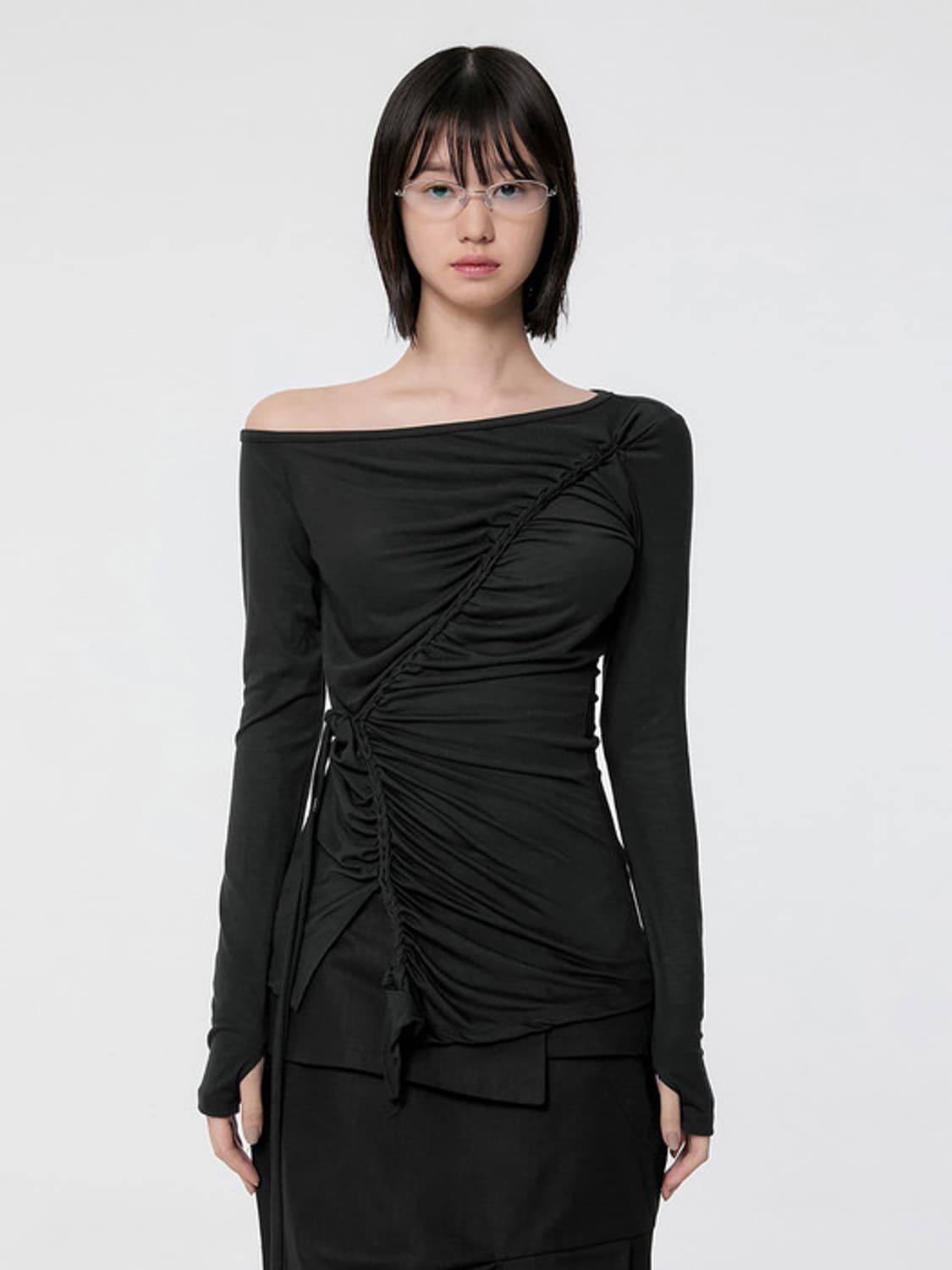 플레어업 핸드메이드 트위스티드 원숄더 롱슬리브 블랙 상품이미지1