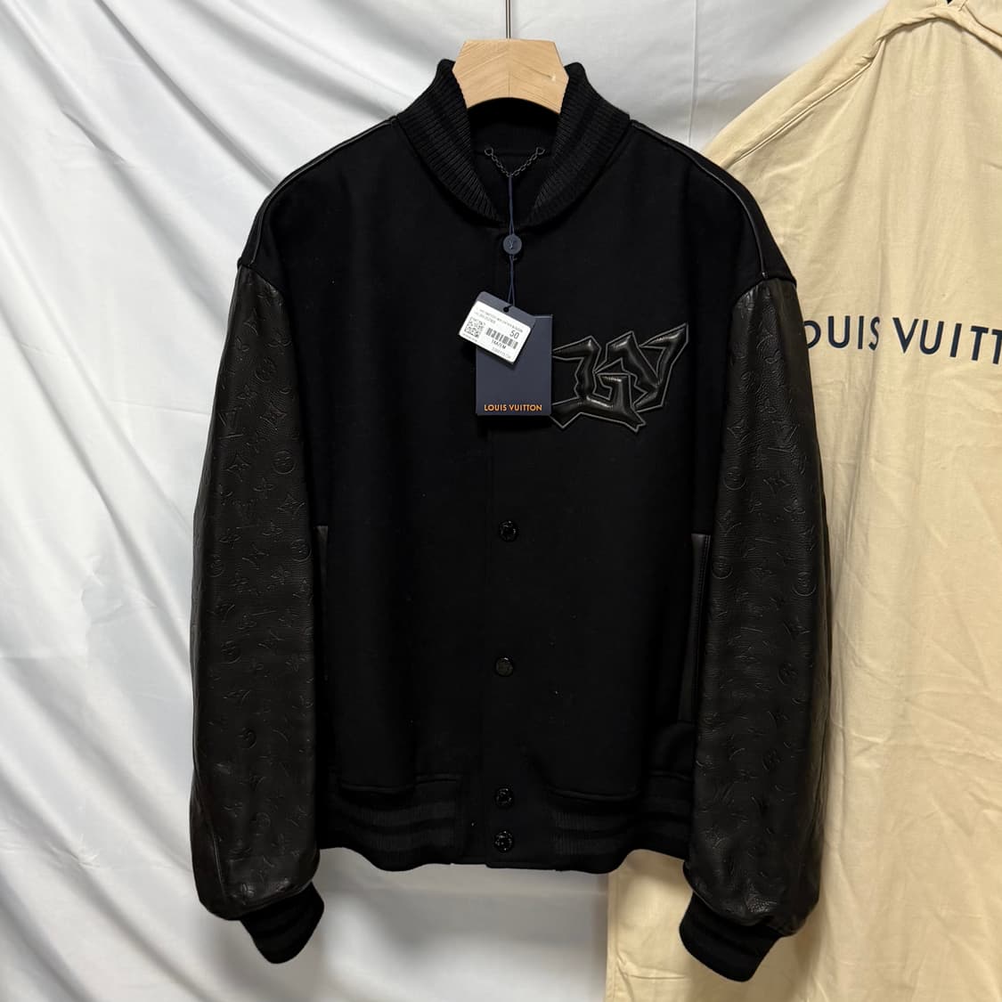 [미사용/50] 루이비통 엠보스 모노그램 레더 바시티 블루종 자켓 상품이미지1