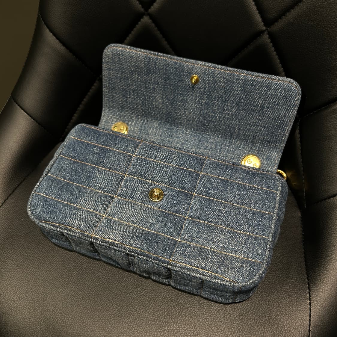 셀린느 모노크롬 마틀라세 체인백 상품이미지6