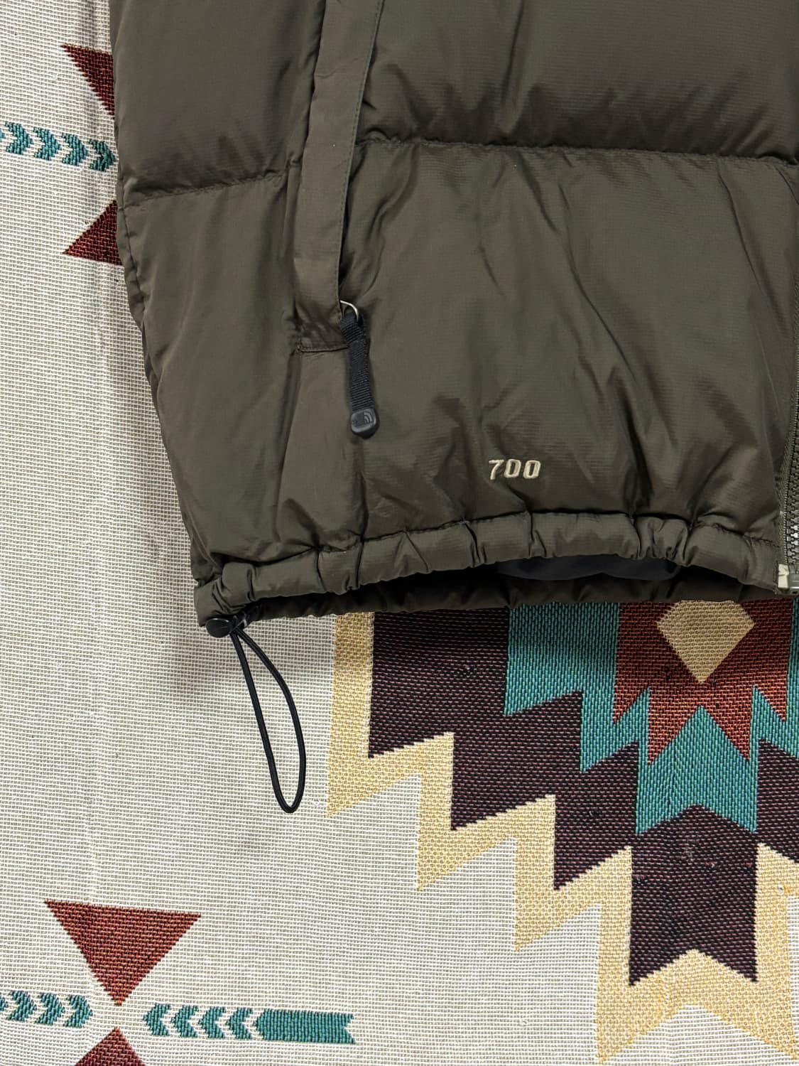 노스페이스 센터 로고 조끼 패딩 카키브라운 XXL 상품이미지4