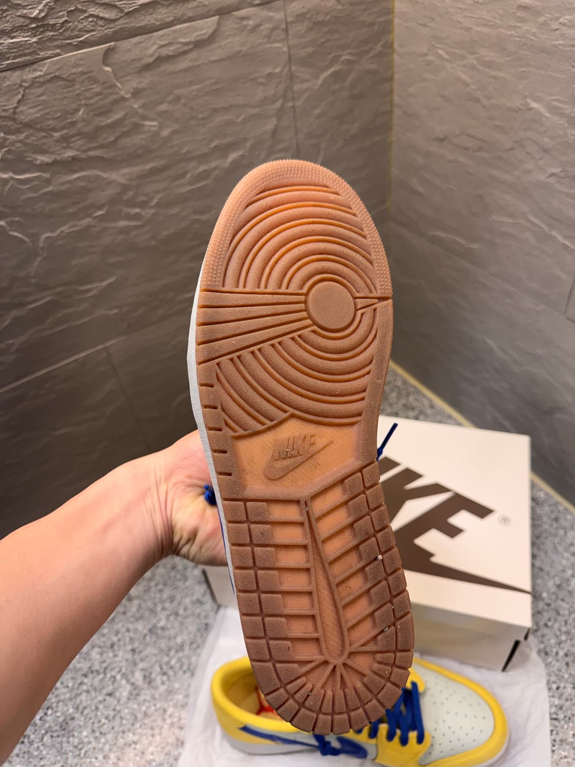 조던 x 트레비스 스캇 레트로 로우 OG SP 카나리 상품이미지4