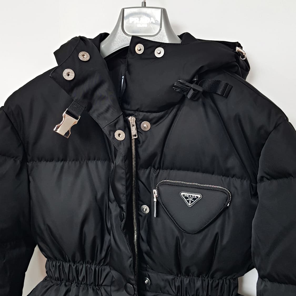 프라다 리나일론 삼각로고 버클 후드 다운 패딩 29Y966 상품이미지7