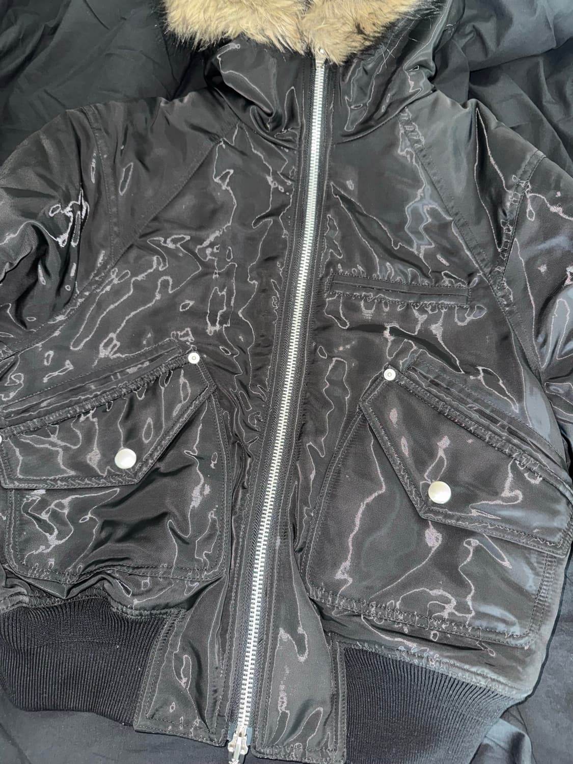 더뮤지엄비지터 퍼후드 메탈 로고 MA-1 점퍼 블랙 S 상품이미지10