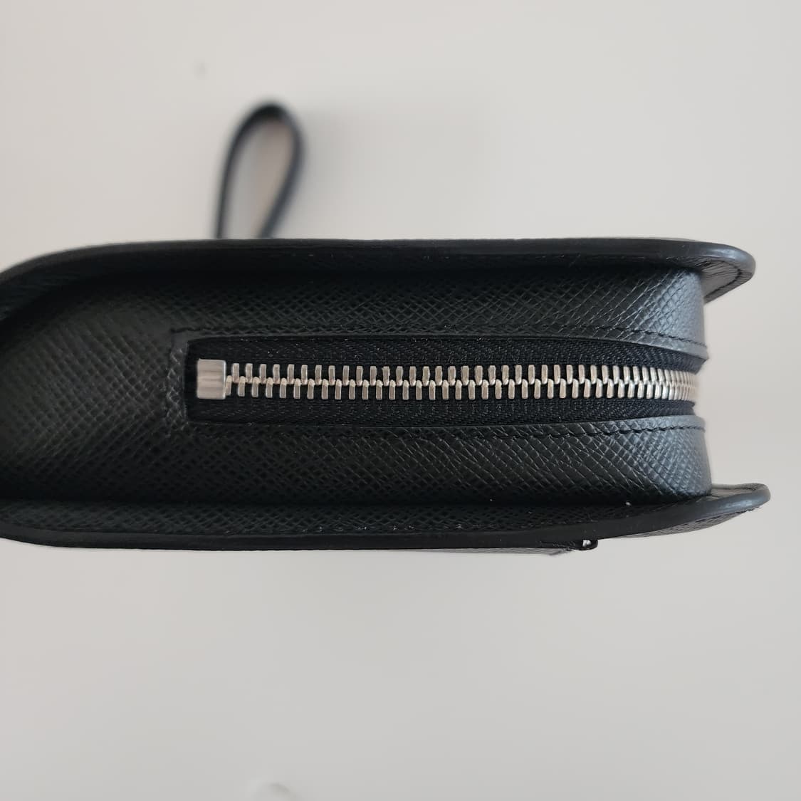 정품 루이비통 타이가 포쉐트 바이칼 클러치 세컨백 블랙 상품이미지6