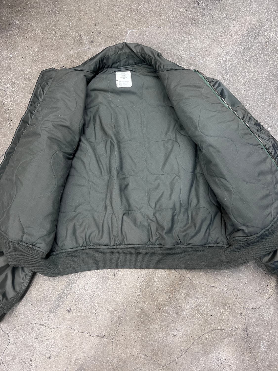 알파 인더스트리 CWU-45/P 플라이트 자켓 상품이미지4