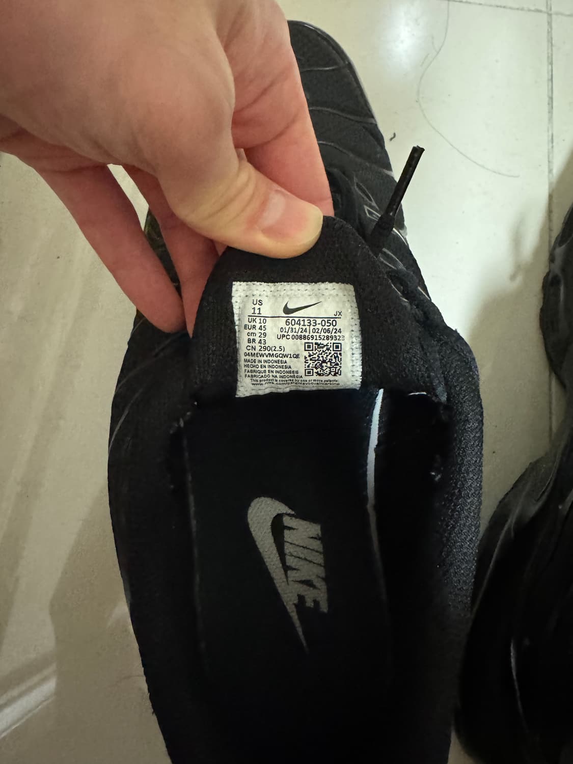 에어맥스 플러스 트리플블랙 상품이미지2