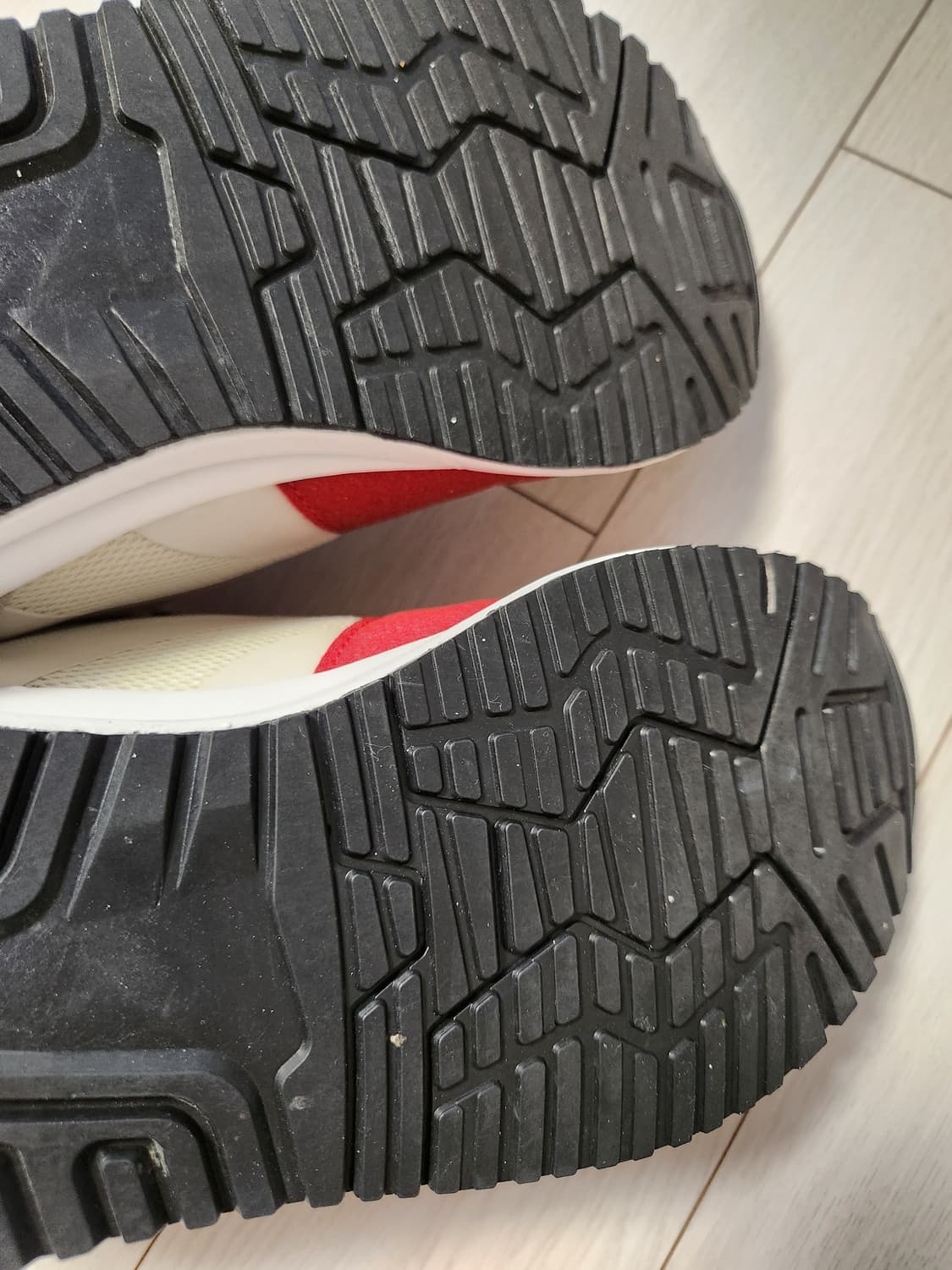 새상품급)로드사인 운동화 여성 다이얼 스니커즈 사이즈240

여러 중고사 상품이미지8