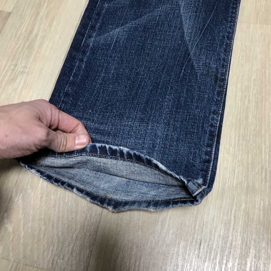 (34) 리바이스 08501-0372 스트레이트핏 하드 워시드 중청 데님 상품이미지3