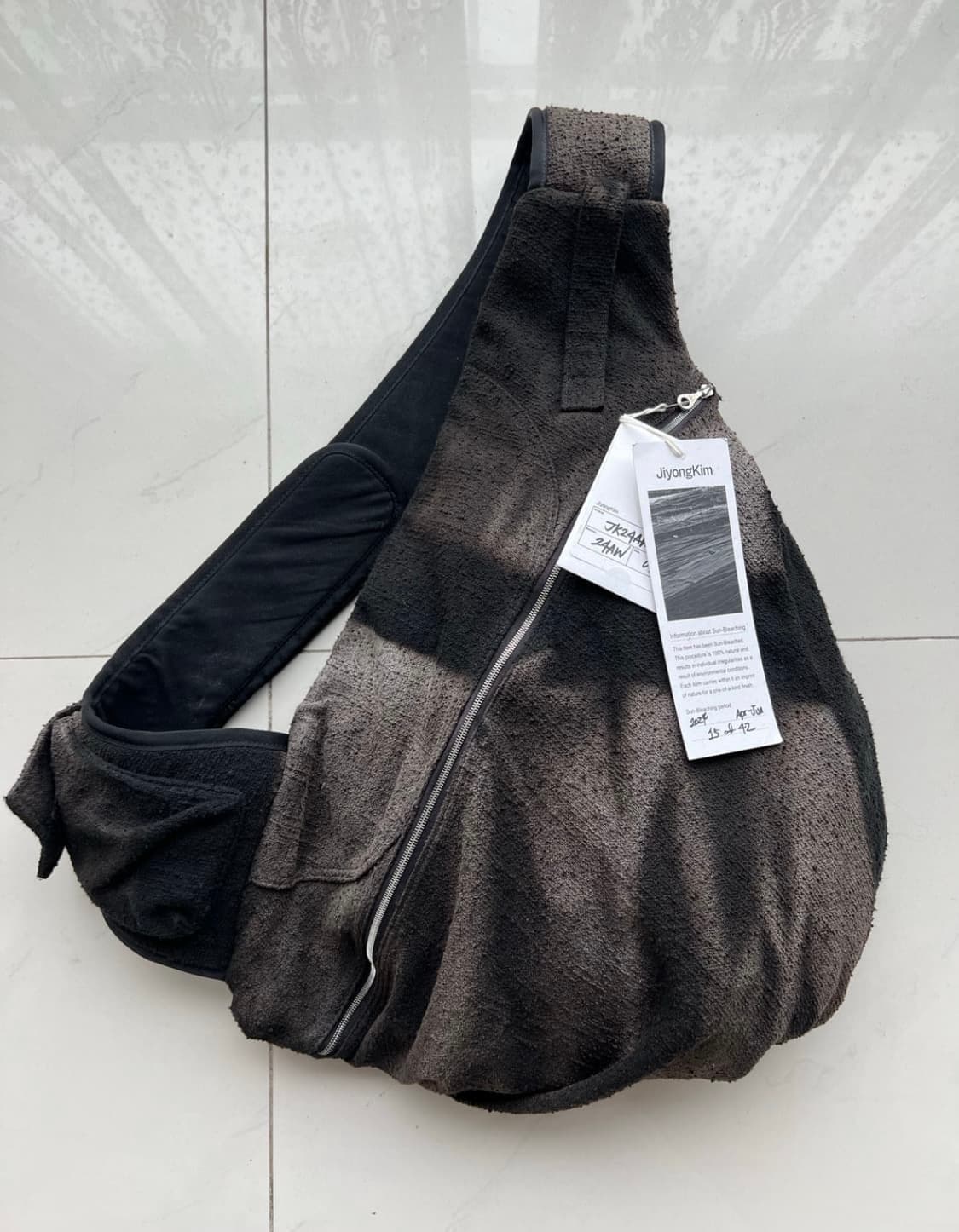 지용킴 선블리치드 슬링백 상품이미지1