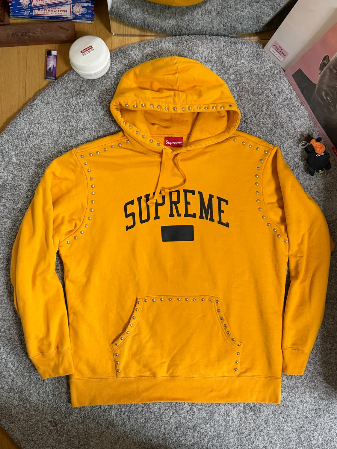 슈프림 18FW 스터디드 후드티 상품이미지1