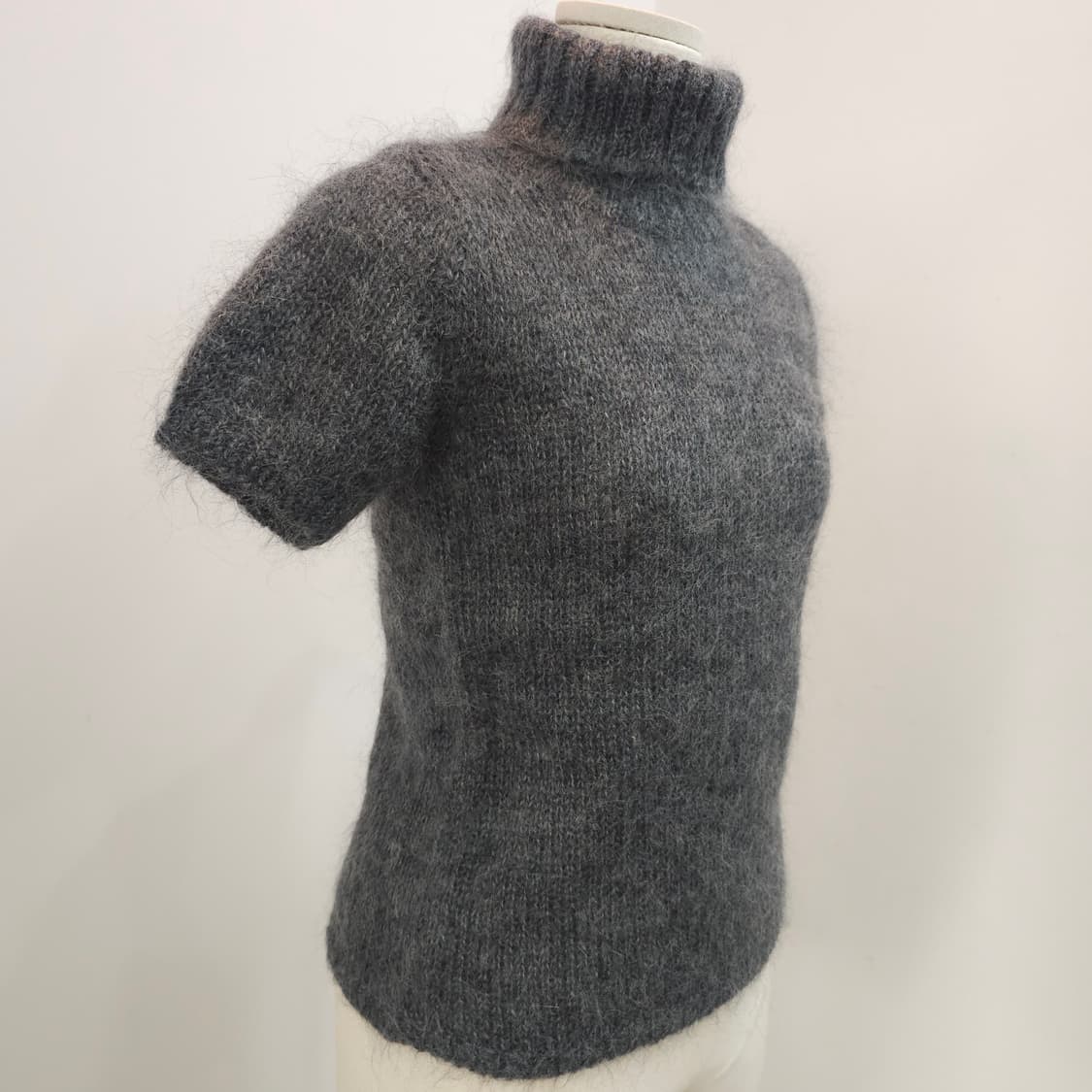 울 그레이 헤어리 반팔 폴라 니트 상품이미지2