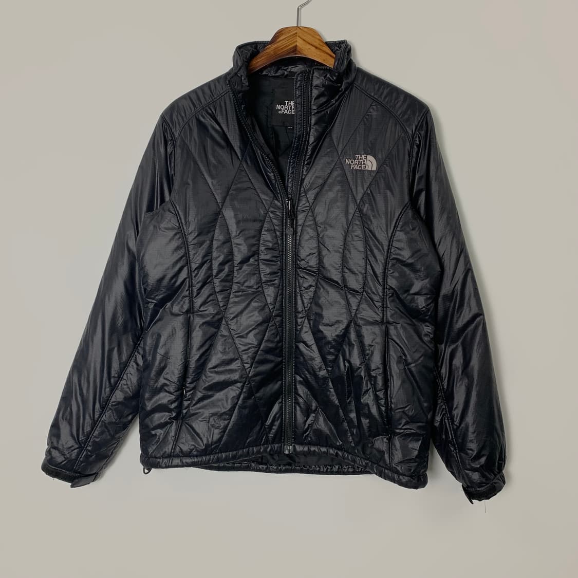 노스페이스 자수로고 블랙 경량 패딩 상품이미지2