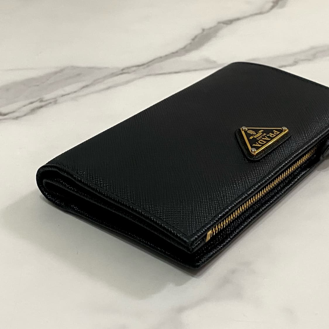 프라다 라지 사피아노 레더 삼각로고 월렛 지퍼 장지갑 1ML009 상품이미지3