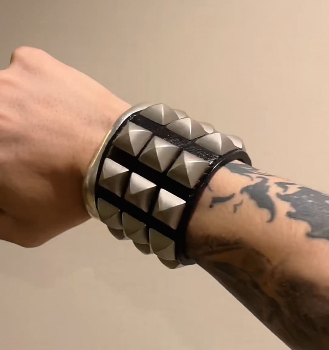 Punk Armor Stud Leather Cuff Bracelet 상품이미지3