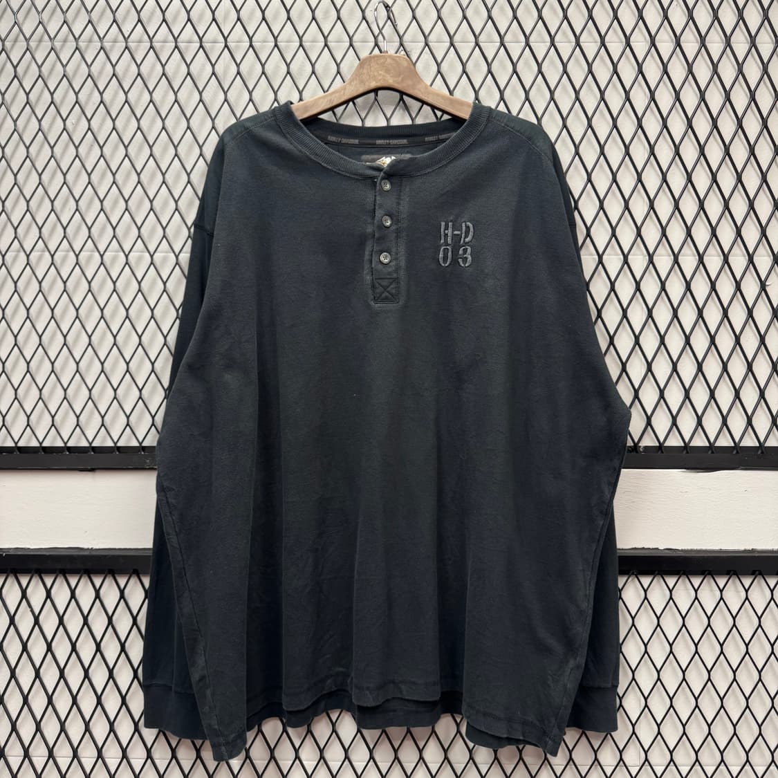 00s 할리데이비슨 헨리넥 스웻셔츠 HD03 자수 로고 디테일 블랙 상품이미지2