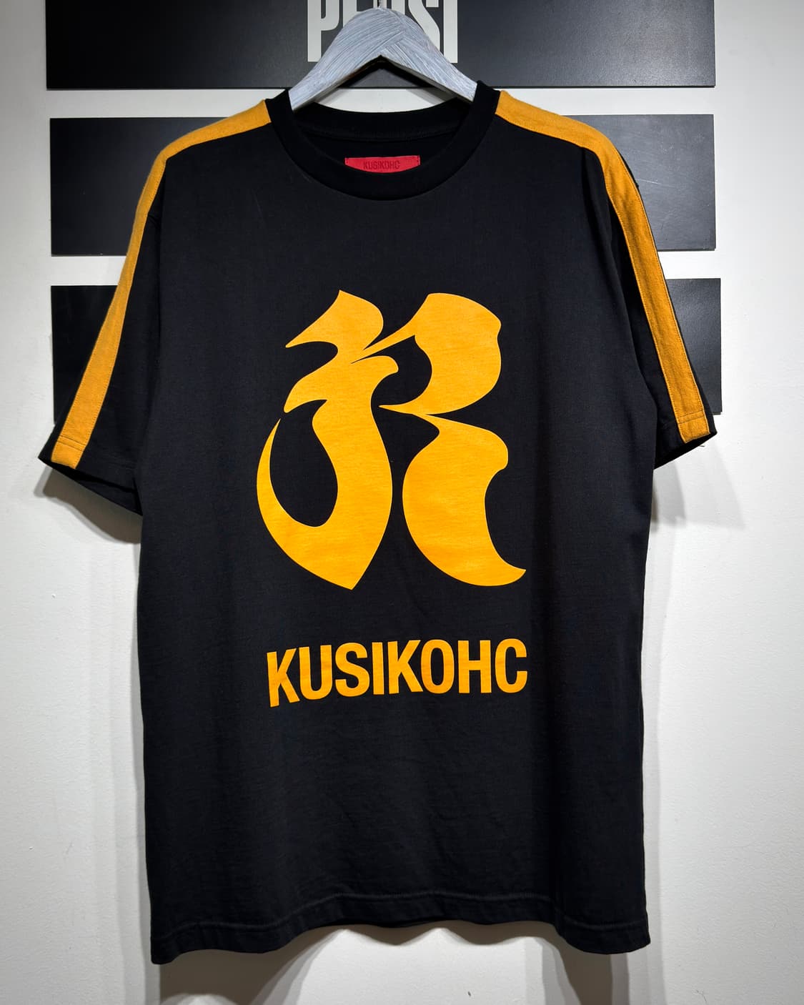 KUSIKOHC 쿠시코크 로고 티셔츠 상품이미지1