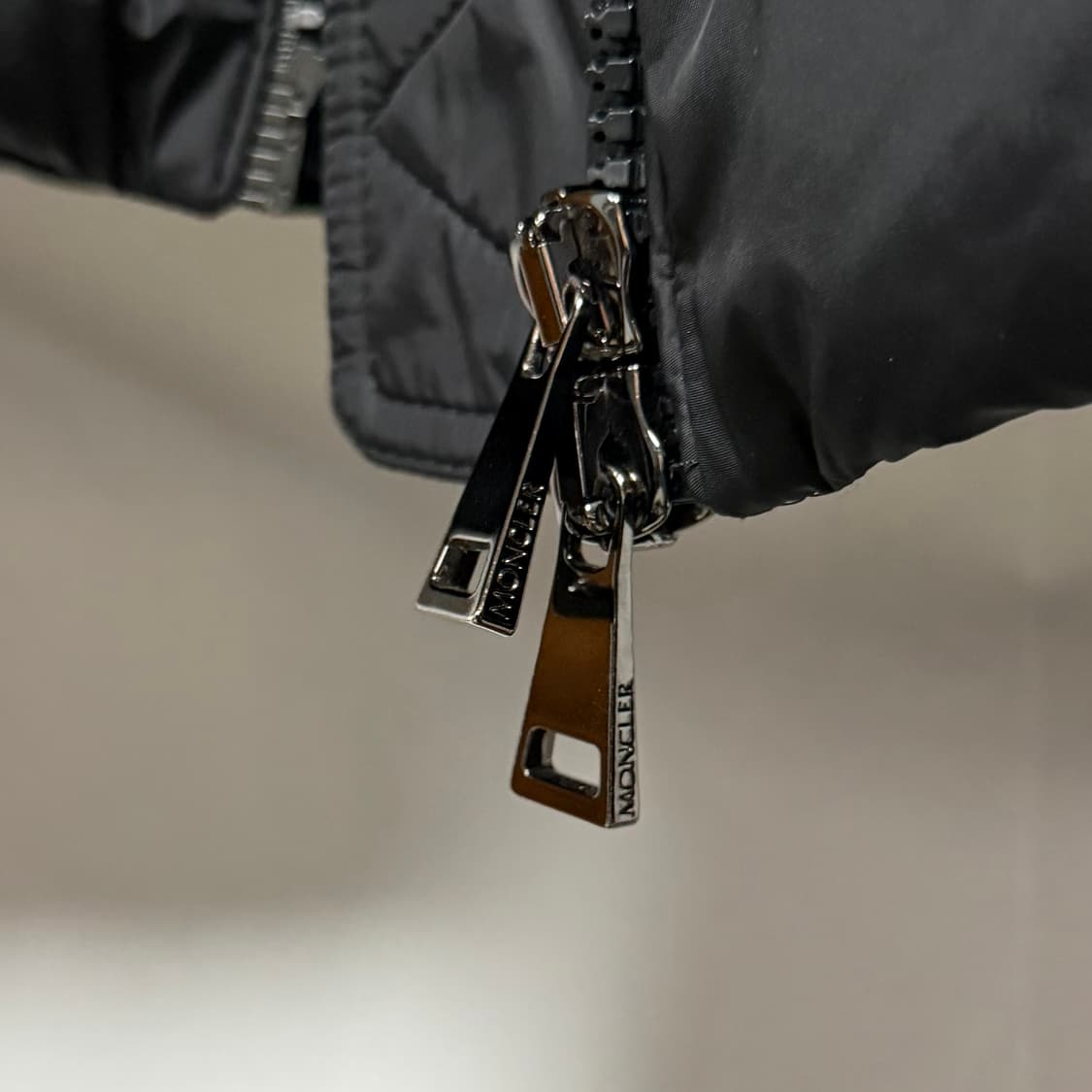 [S+급/1] 몽클레어 클리온 여성패딩 블랙 폭스퍼 풀구성 상품이미지8