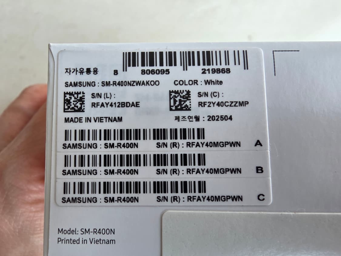 삼성 갤럭시 버즈 FE 화이트입니다.

 상품이미지2